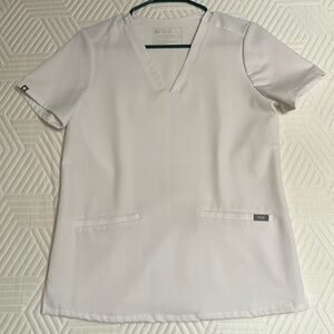 FIGS SMALL Casma top. Optic White.